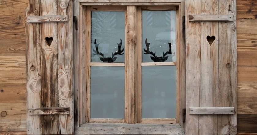 Изготовление деревянных окон и дверей: от выбора древесины до установки