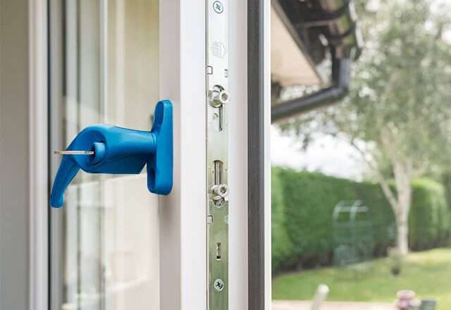 Как укрепить двери и окна на даче: надежная защита от злоумышленников