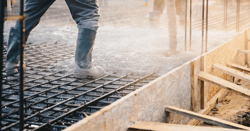 Как выбрать бетон для фундамента дома: полный гайд