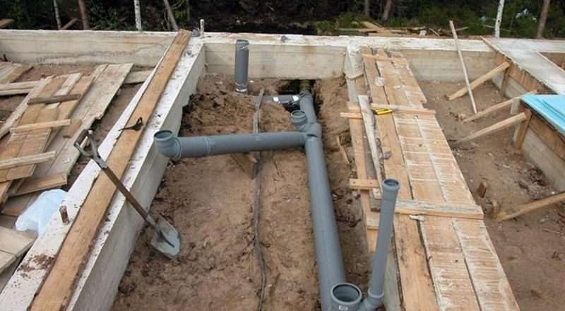 Обустройство канализации в частном доме: выбор и монтаж труб